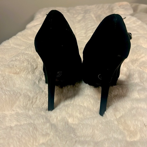 Black platforms heels - Picture 3 of 4